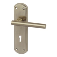Lever Handles on Backplates for Lever Lock Zinc Alloy Varthen Designed for interior doors Polished chrome
