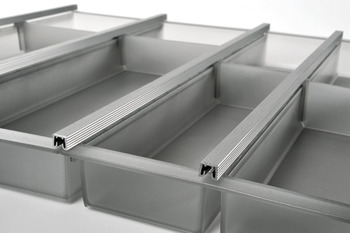 Cutlery Tray Set for Blum Tandembox Ninka Cuisio  For cabinets with 15/16 or 18/19 mm board thickness (variable soft edges) For drawer depth 500 mm for cabinet width 600 mm graphite